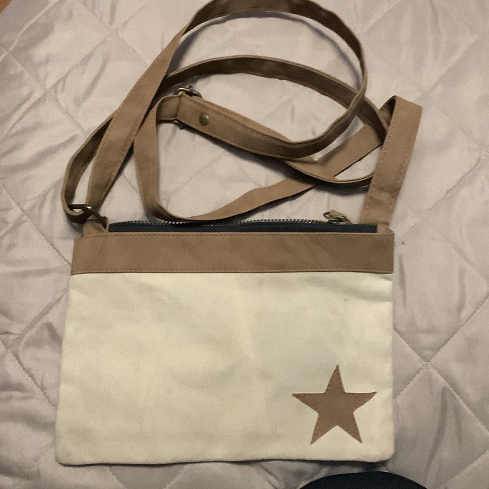 Crossbody - Picture 2 of 4